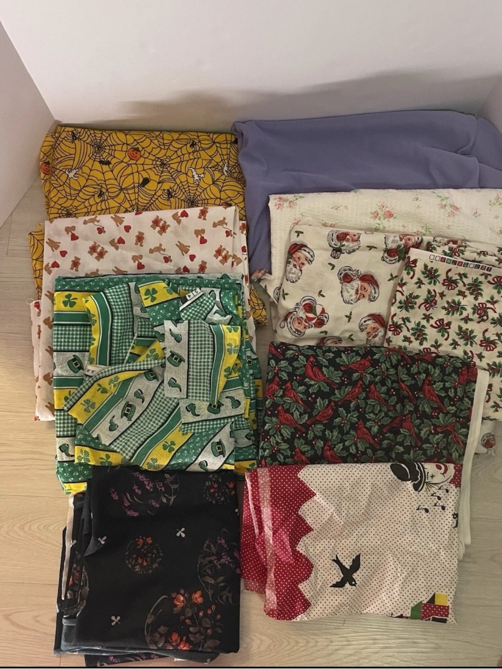 Lot of Vintage Fabrics Mixed Lot Holiday Floral Solid Print Crafting Sewing